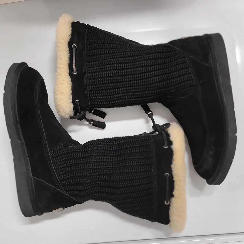 UGG Australia Black Suburb Boots Leather/Cable Knit Size 7